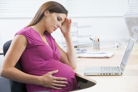 פיטורים בהריון: המותר והאסור בפיטורי אישה בהריון
